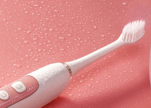 防水充电式牙刷使用